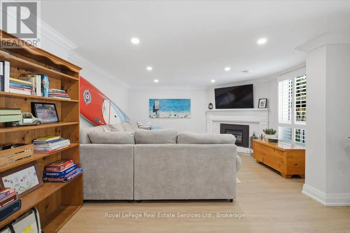 5 - 2120 MARINE DRIVE #5