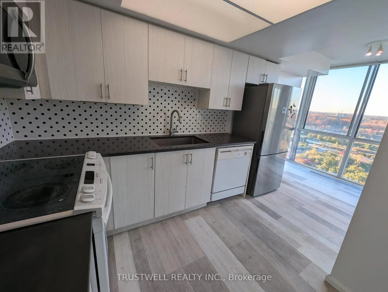 1707 - 10 MARKBROOK LANE