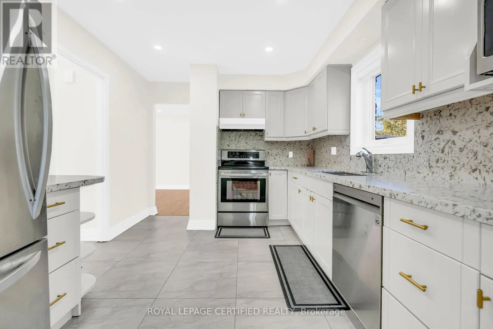 22 MADELAINE CRESCENT