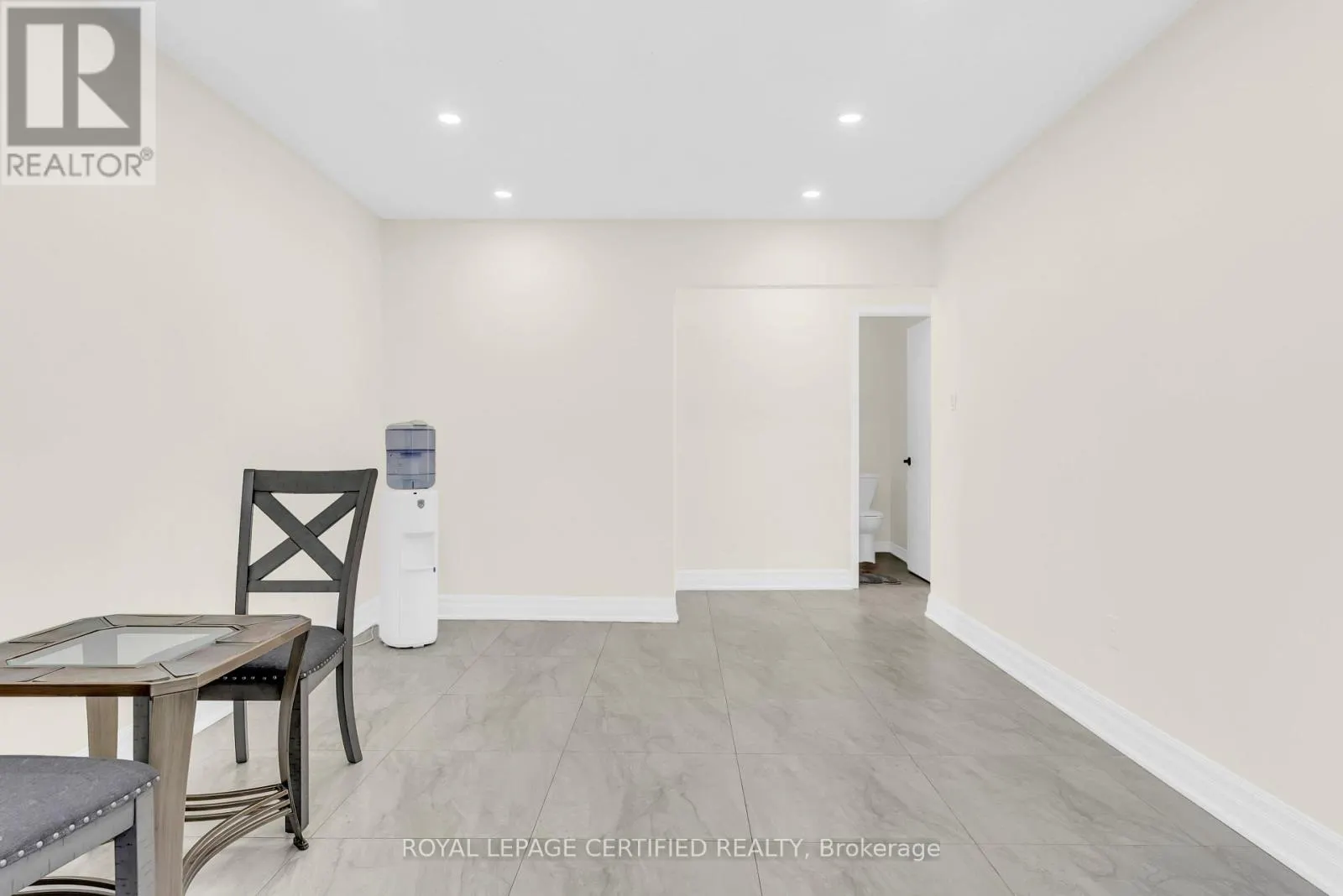 22 MADELAINE CRESCENT