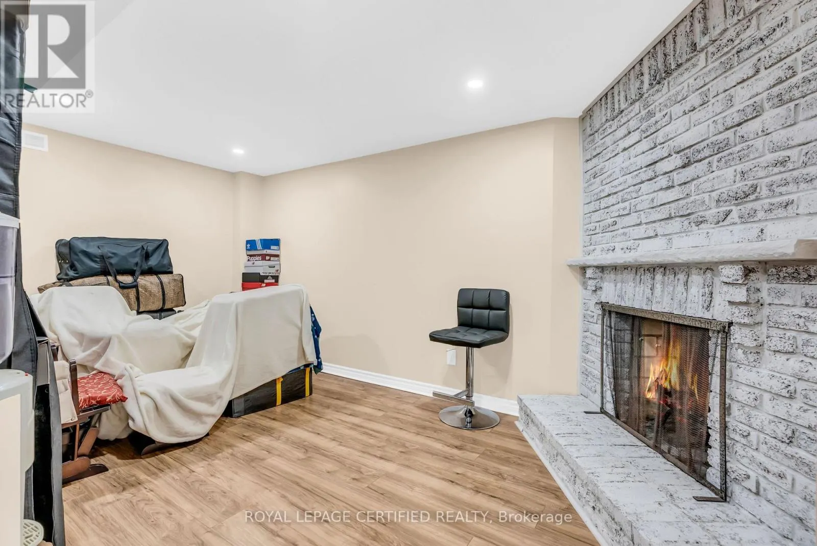 22 MADELAINE CRESCENT