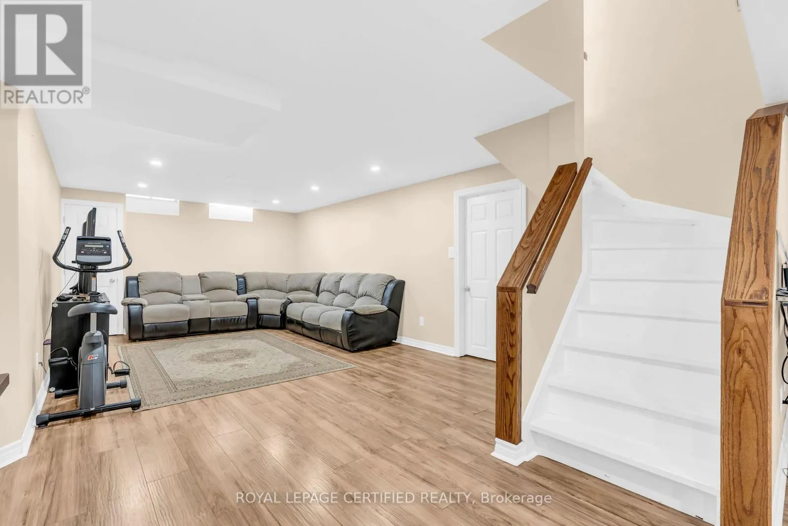 22 MADELAINE CRESCENT