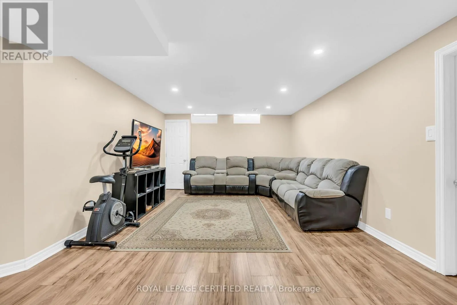 22 MADELAINE CRESCENT