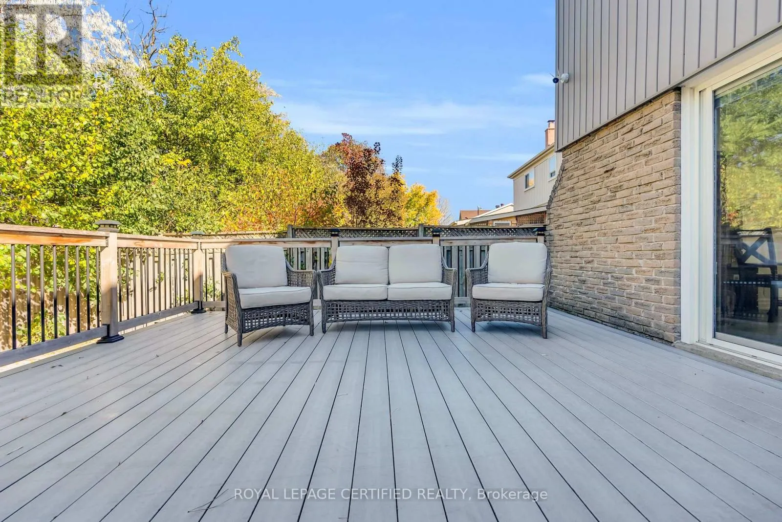 22 MADELAINE CRESCENT