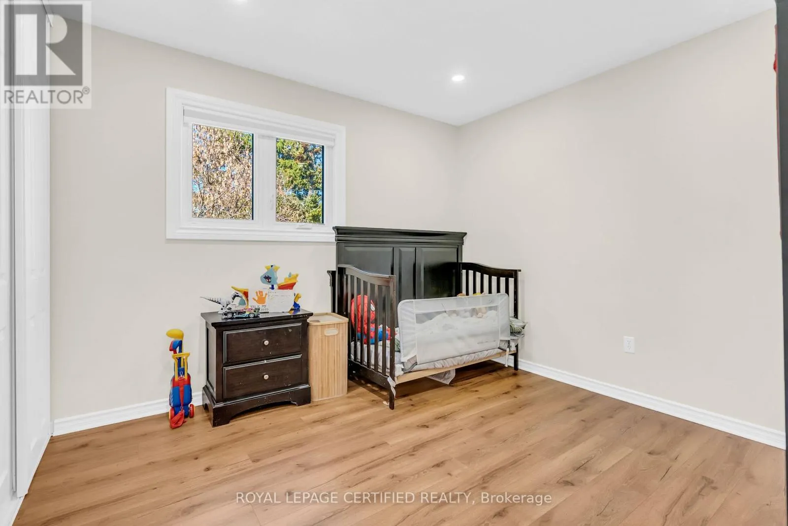 22 MADELAINE CRESCENT