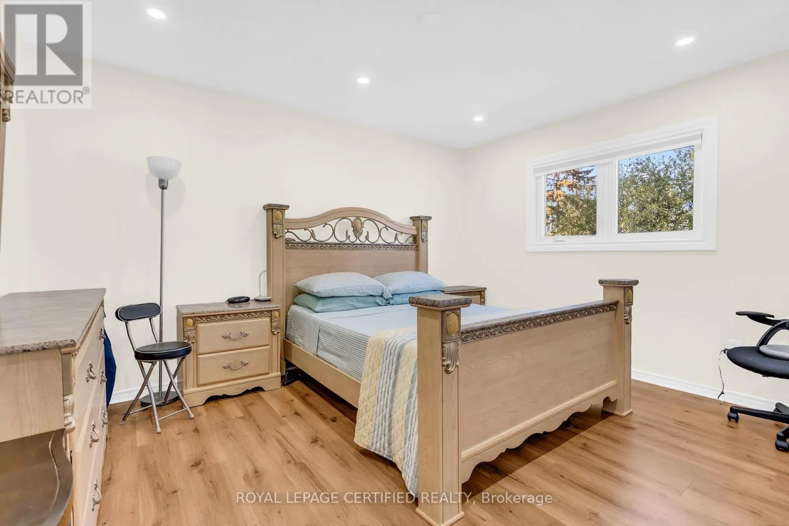22 MADELAINE CRESCENT