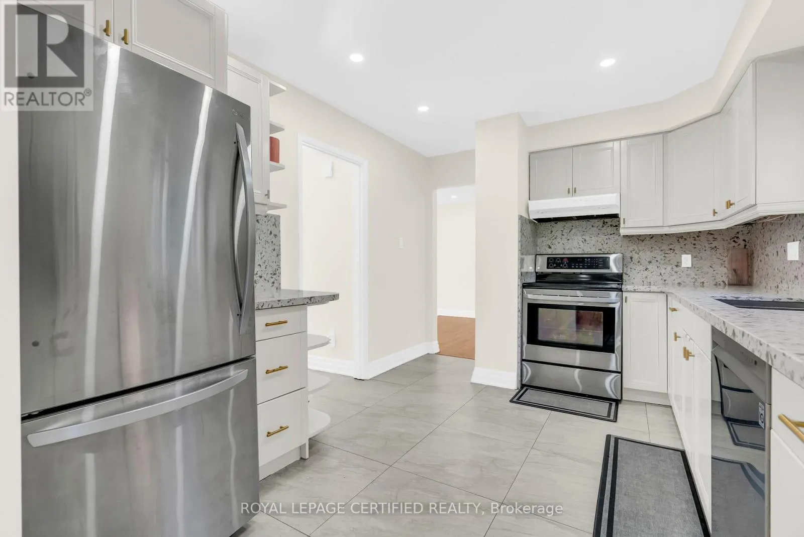 22 MADELAINE CRESCENT