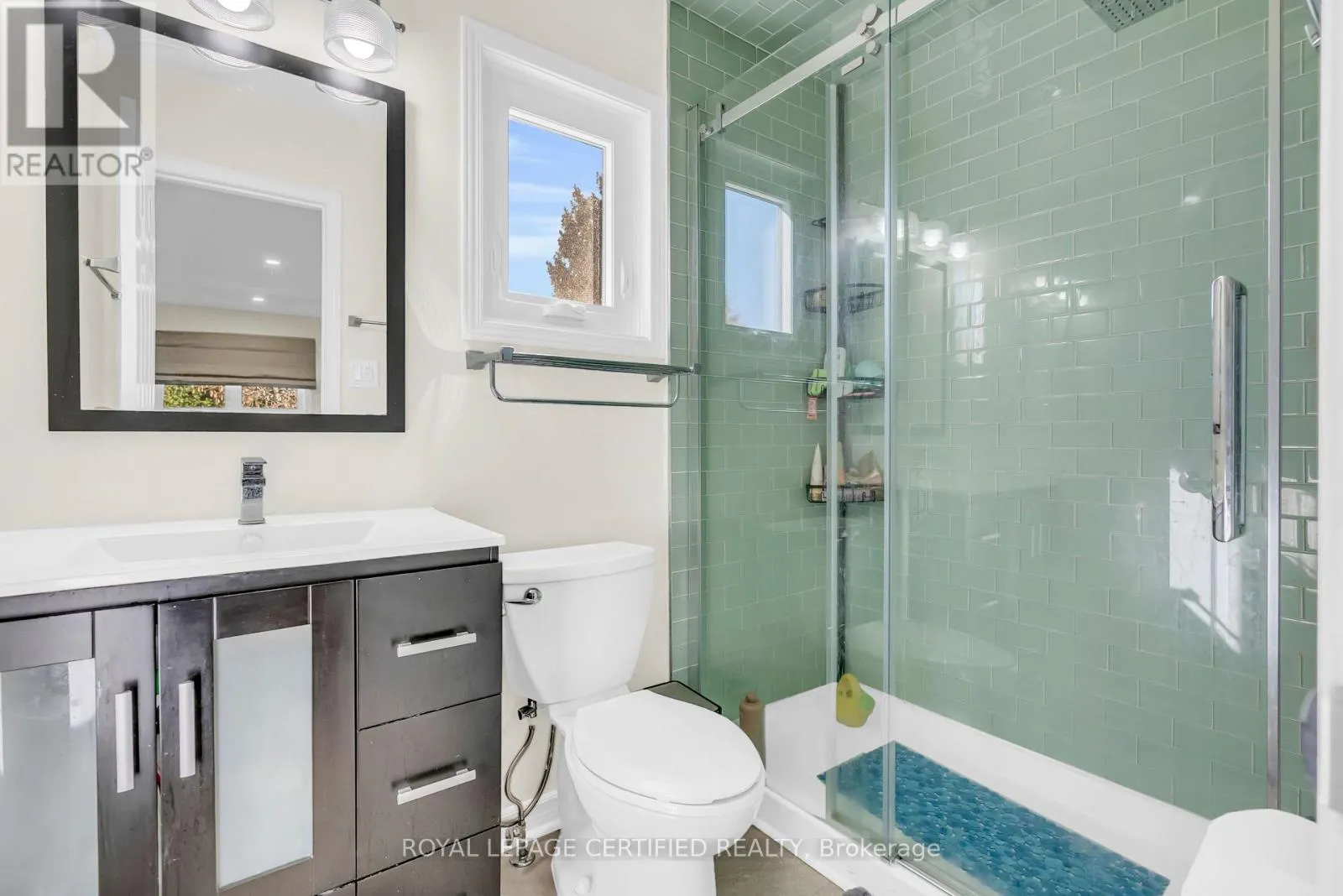 22 MADELAINE CRESCENT