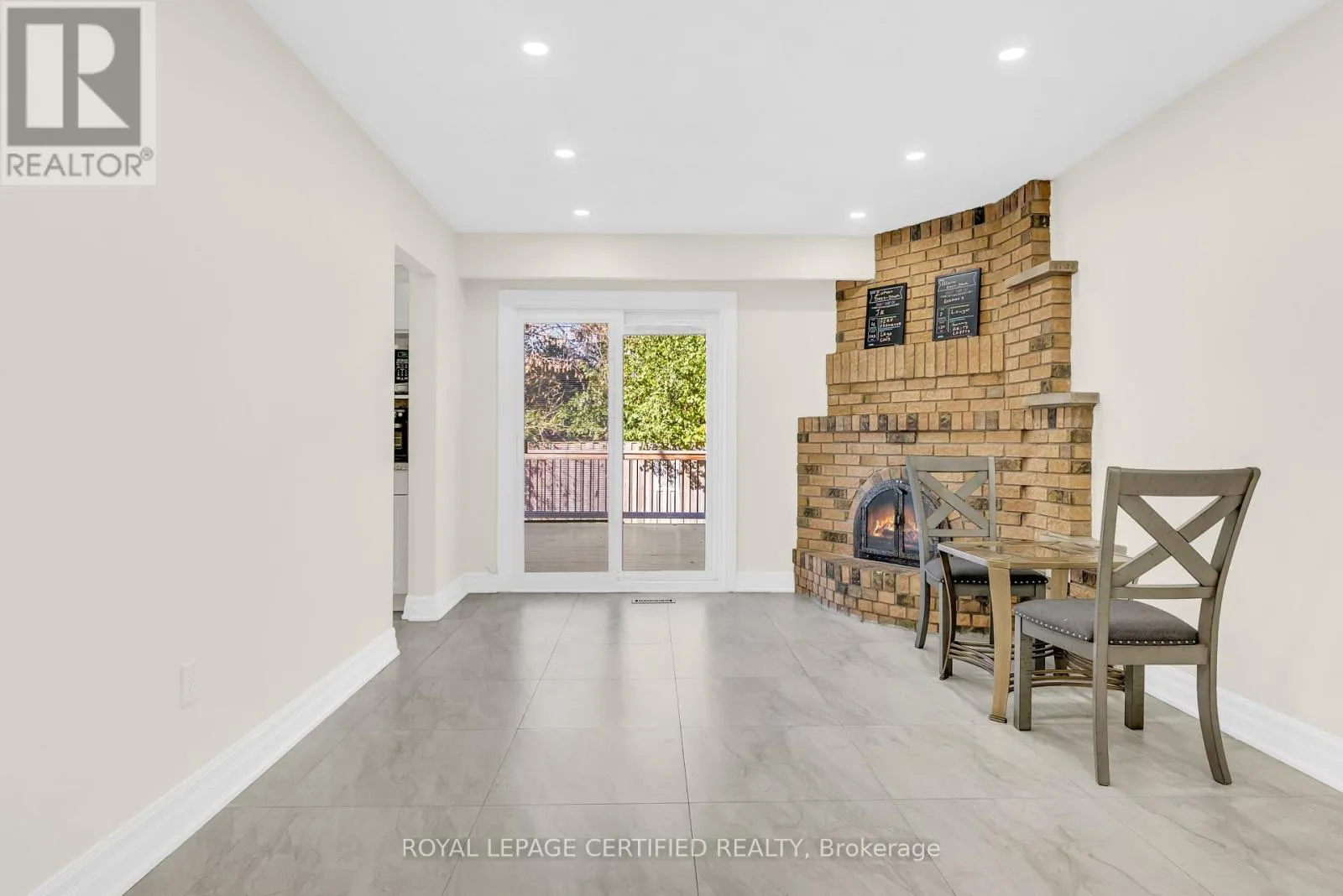 22 MADELAINE CRESCENT