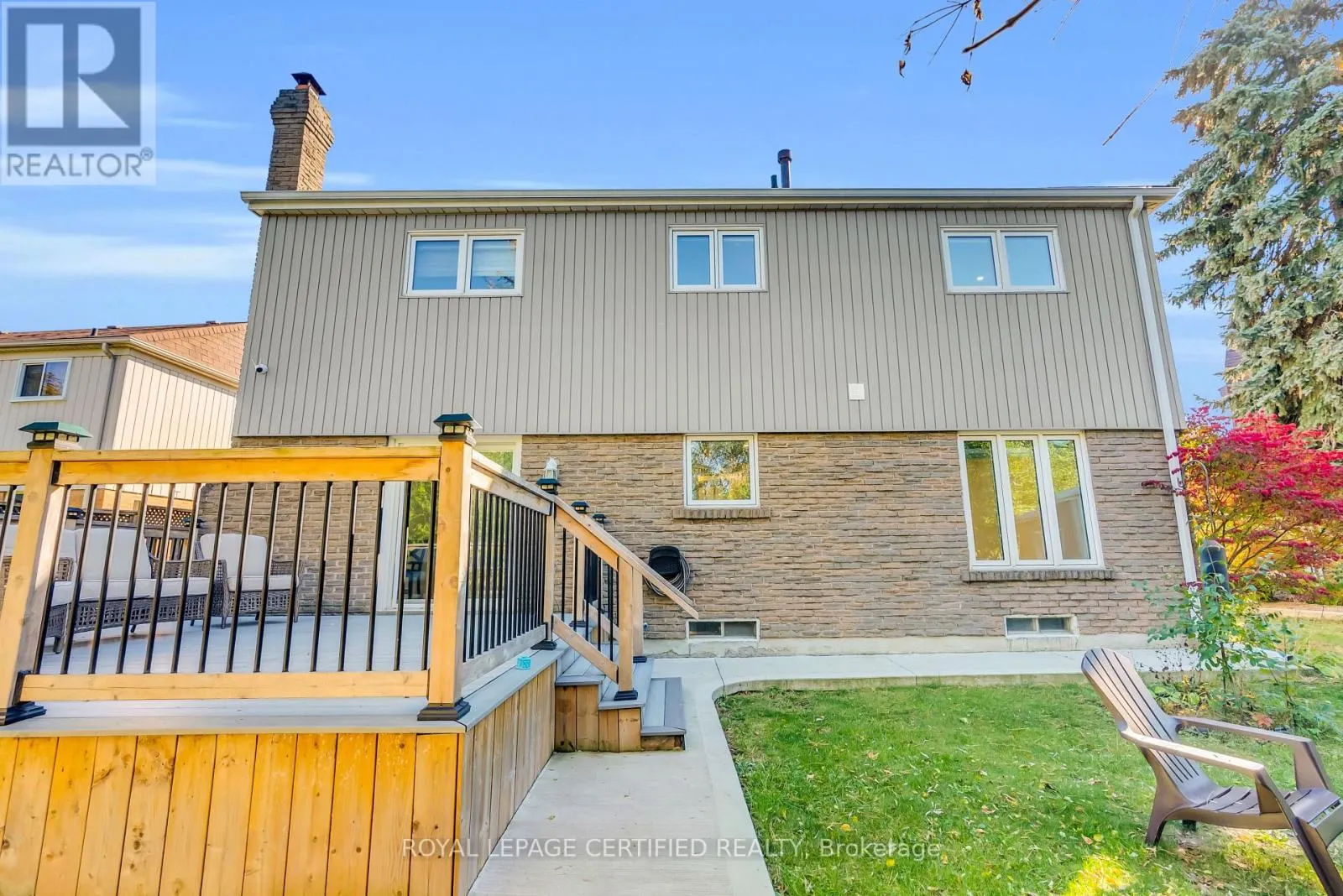 22 MADELAINE CRESCENT