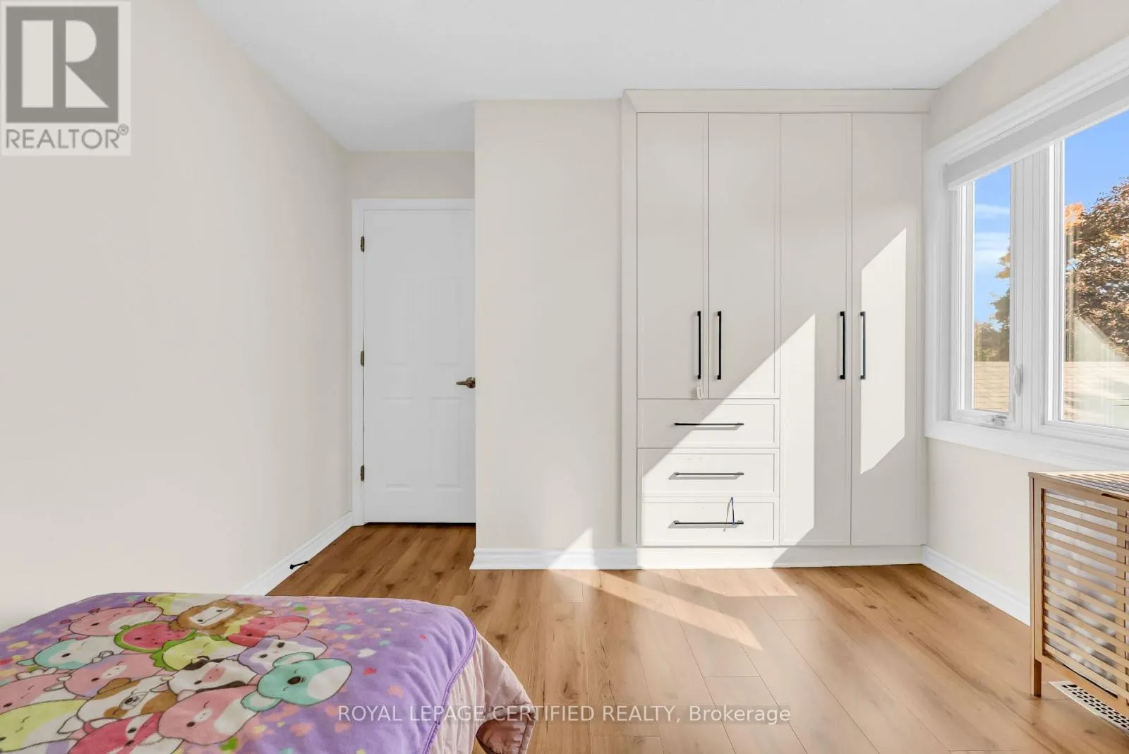 22 MADELAINE CRESCENT