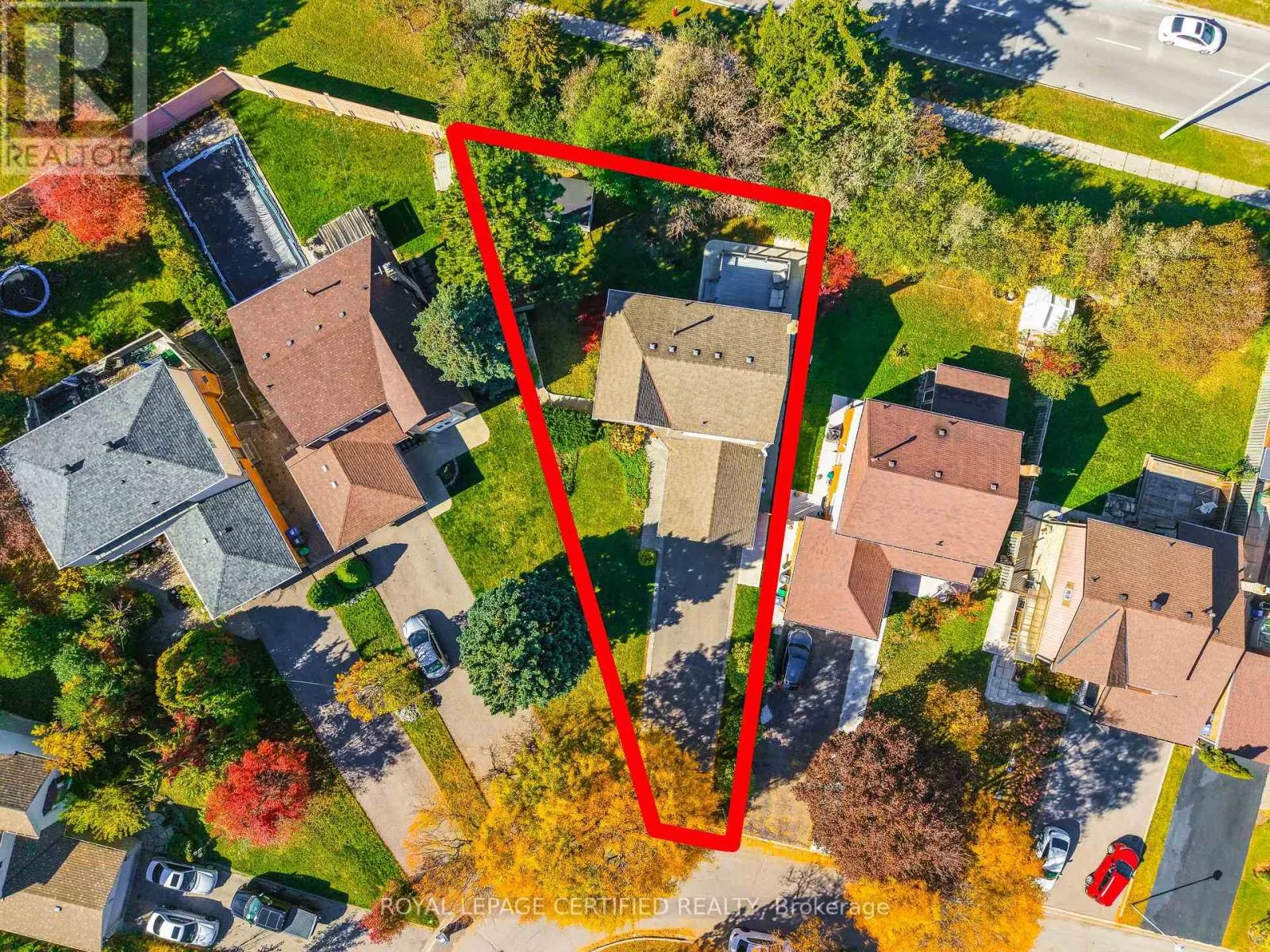 22 MADELAINE CRESCENT