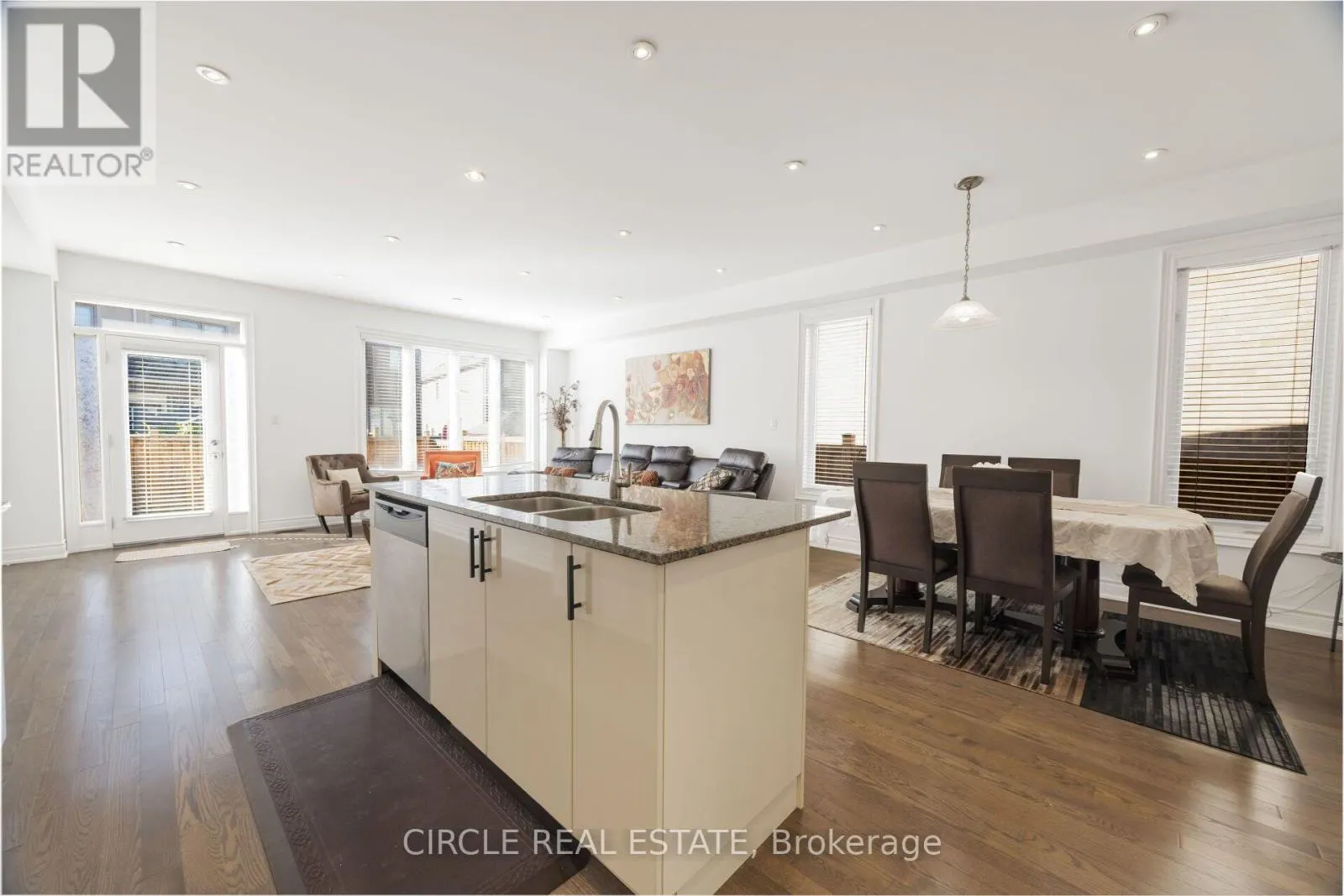 13 LADY EVELYN CRESCENT