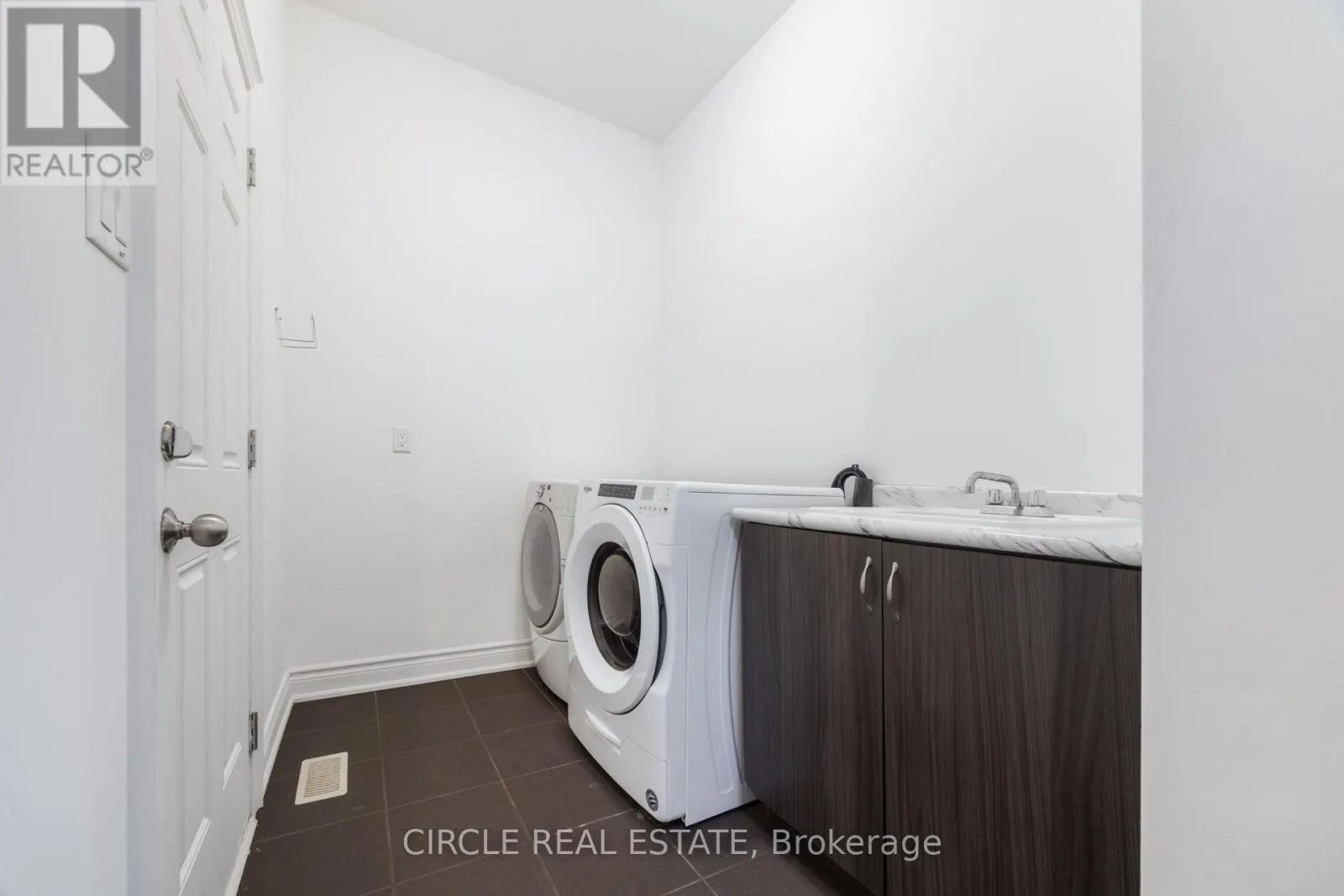 13 LADY EVELYN CRESCENT