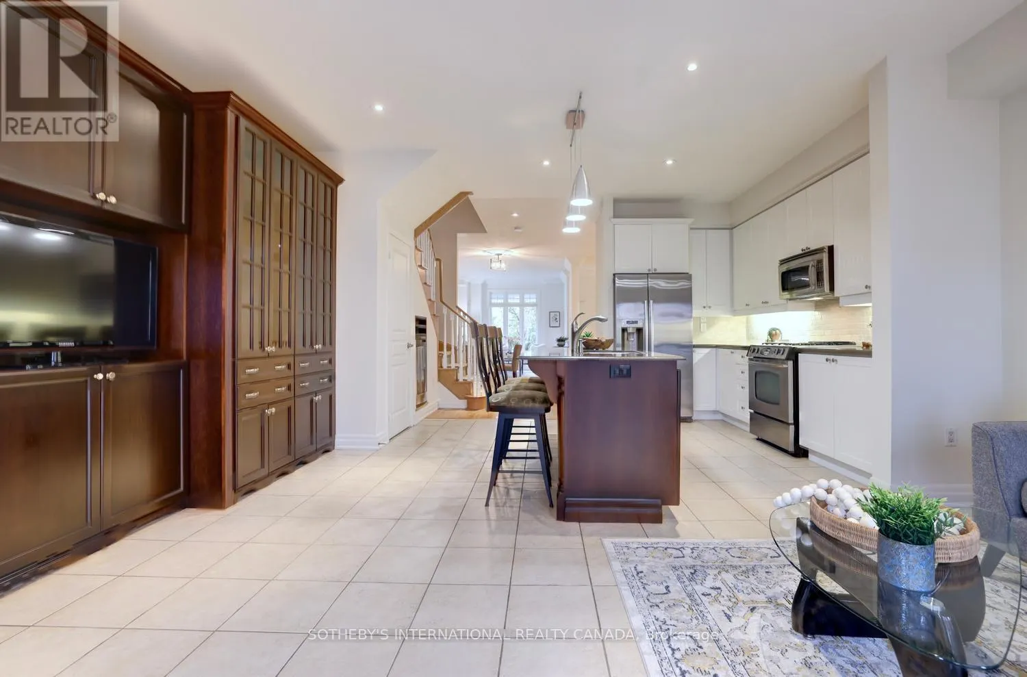 112 WATERSIDE DRIVE