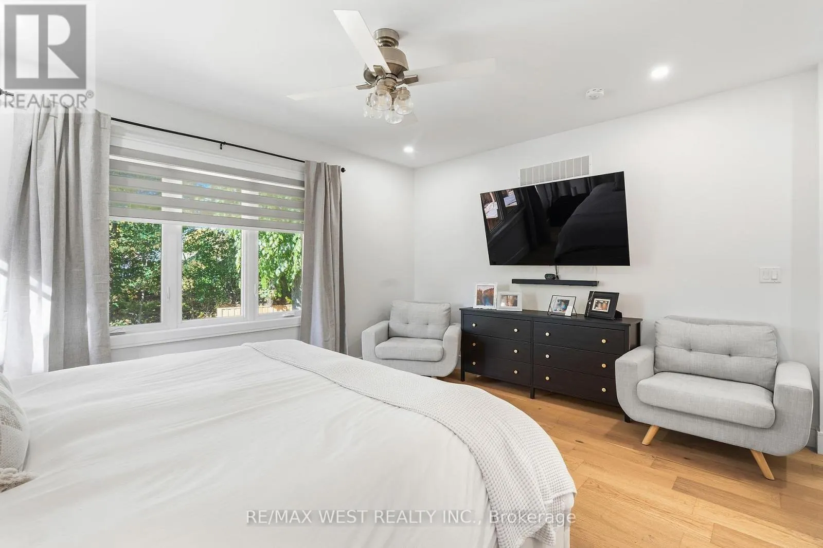 42 WOOLTON CRESCENT