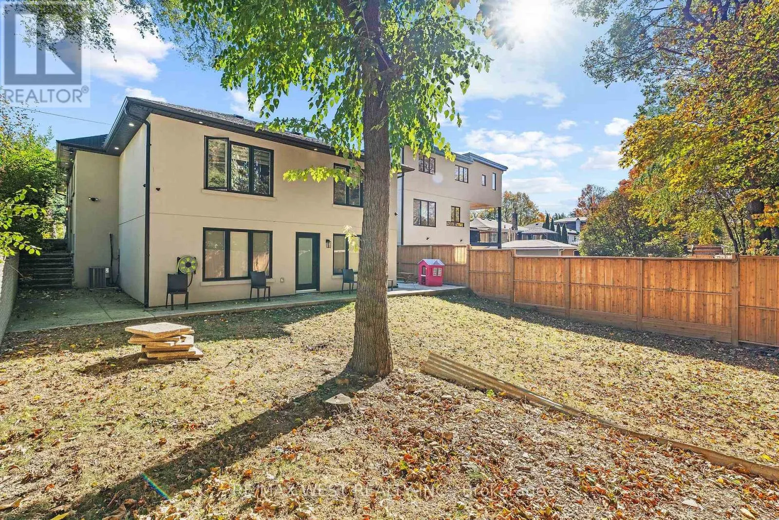 42 WOOLTON CRESCENT
