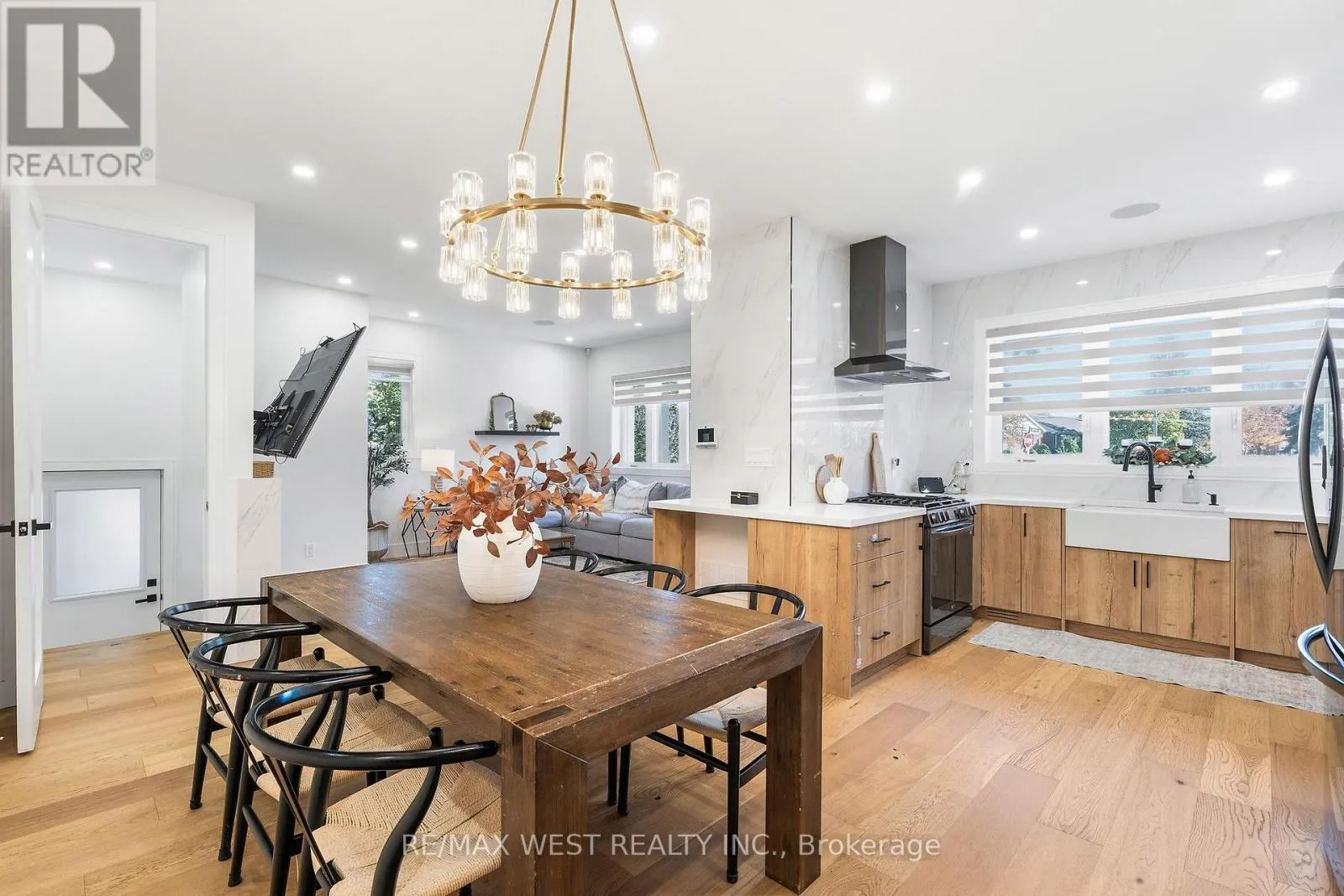 42 WOOLTON CRESCENT