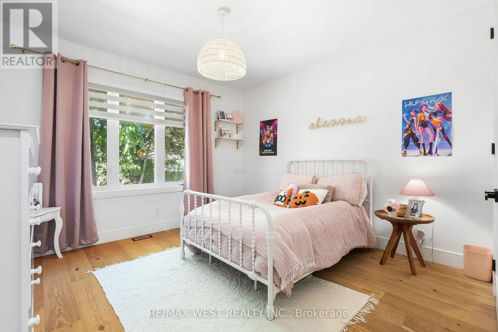 42 WOOLTON CRESCENT