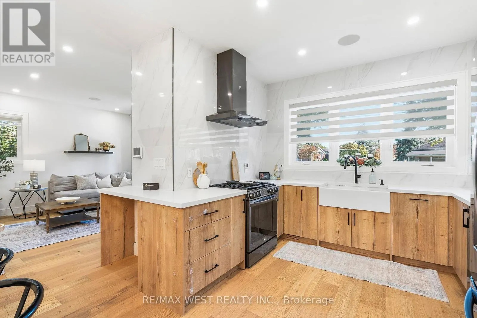 42 WOOLTON CRESCENT