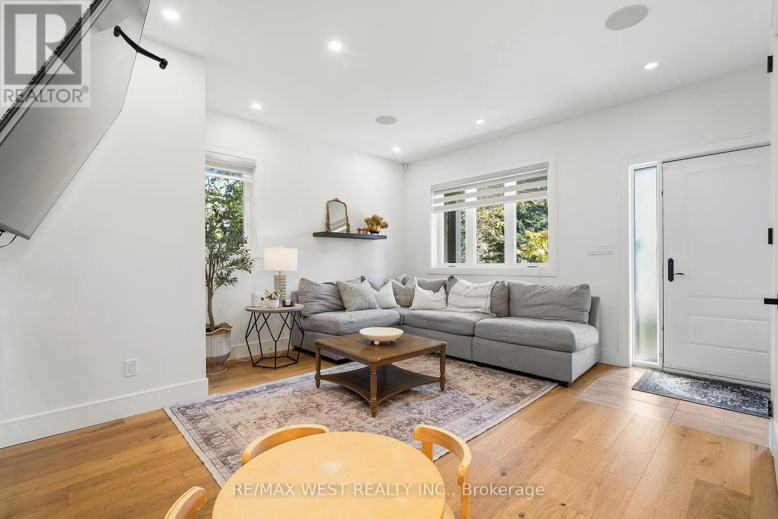 42 WOOLTON CRESCENT