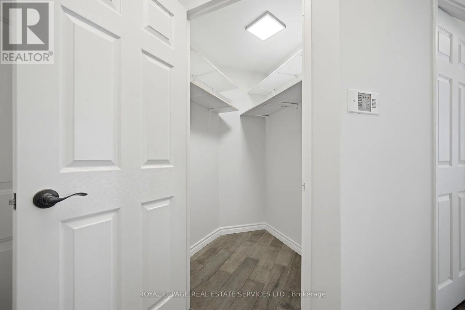 PH05 - 250 WEBB DRIVE