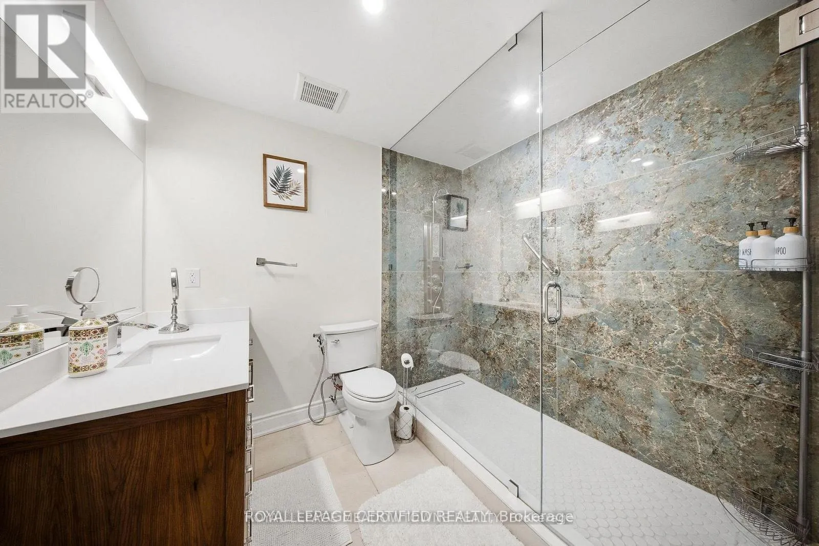 208 GLEN OAK DRIVE