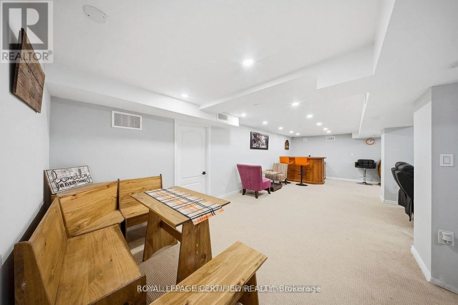 208 GLEN OAK DRIVE