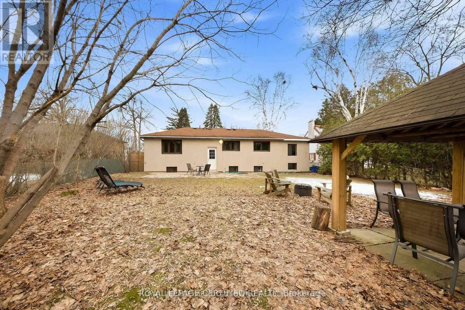 208 GLEN OAK DRIVE