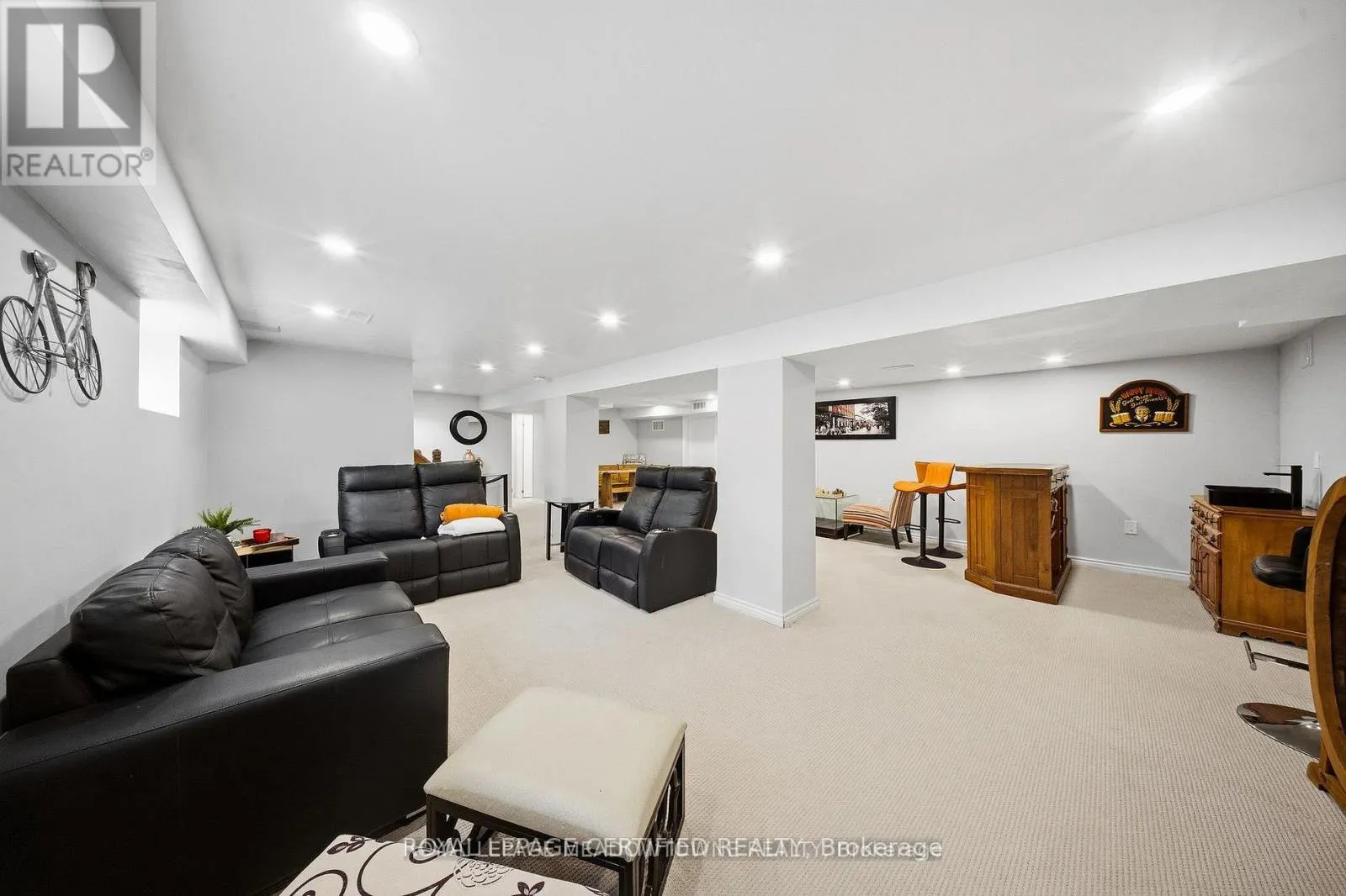 208 GLEN OAK DRIVE