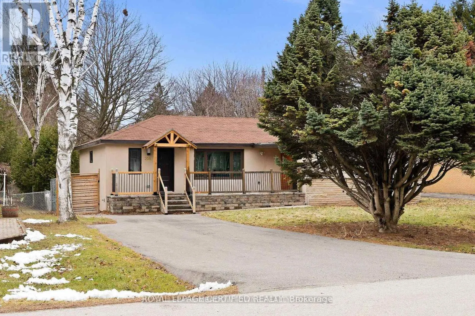 208 GLEN OAK DRIVE