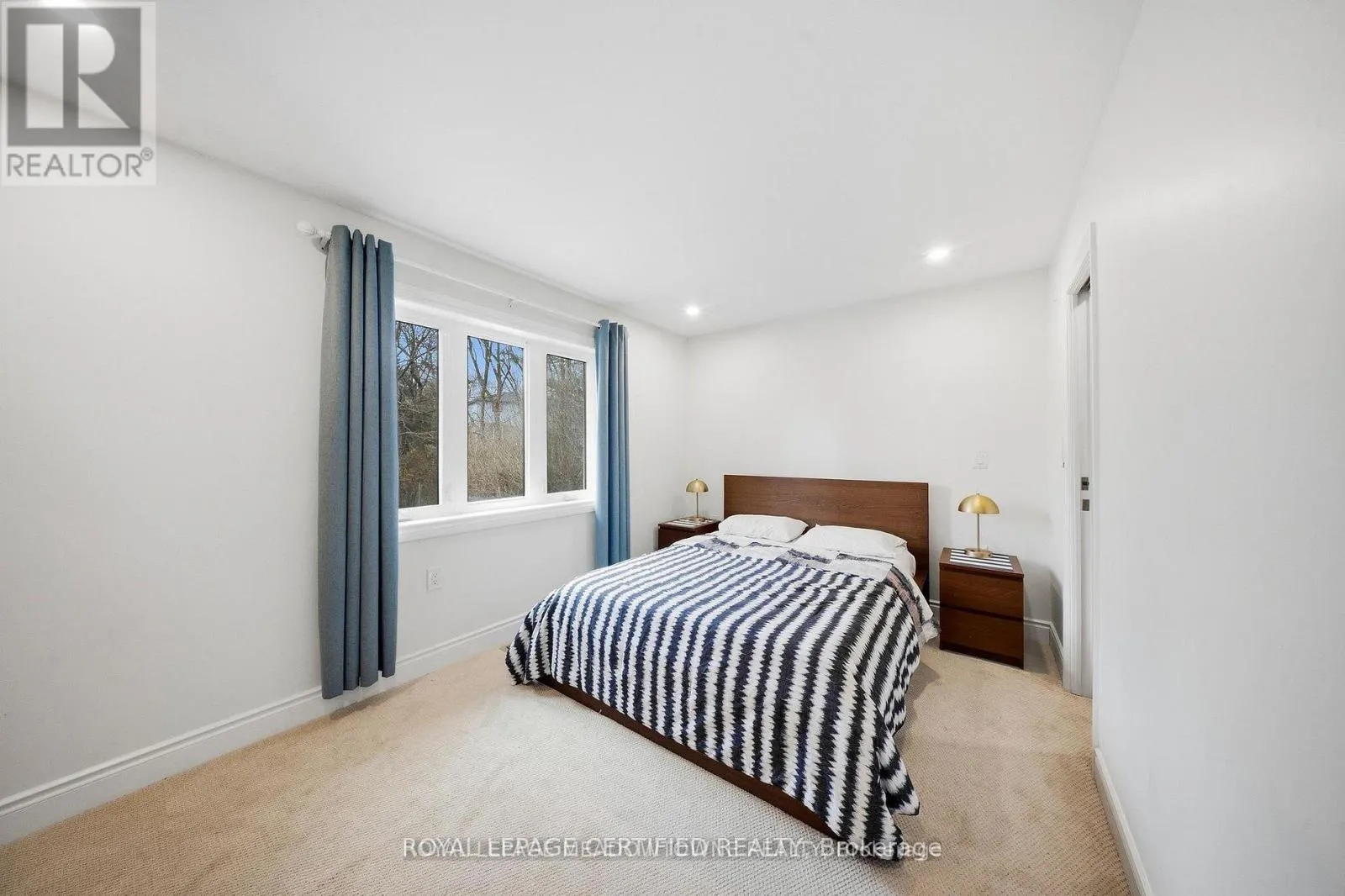 208 GLEN OAK DRIVE