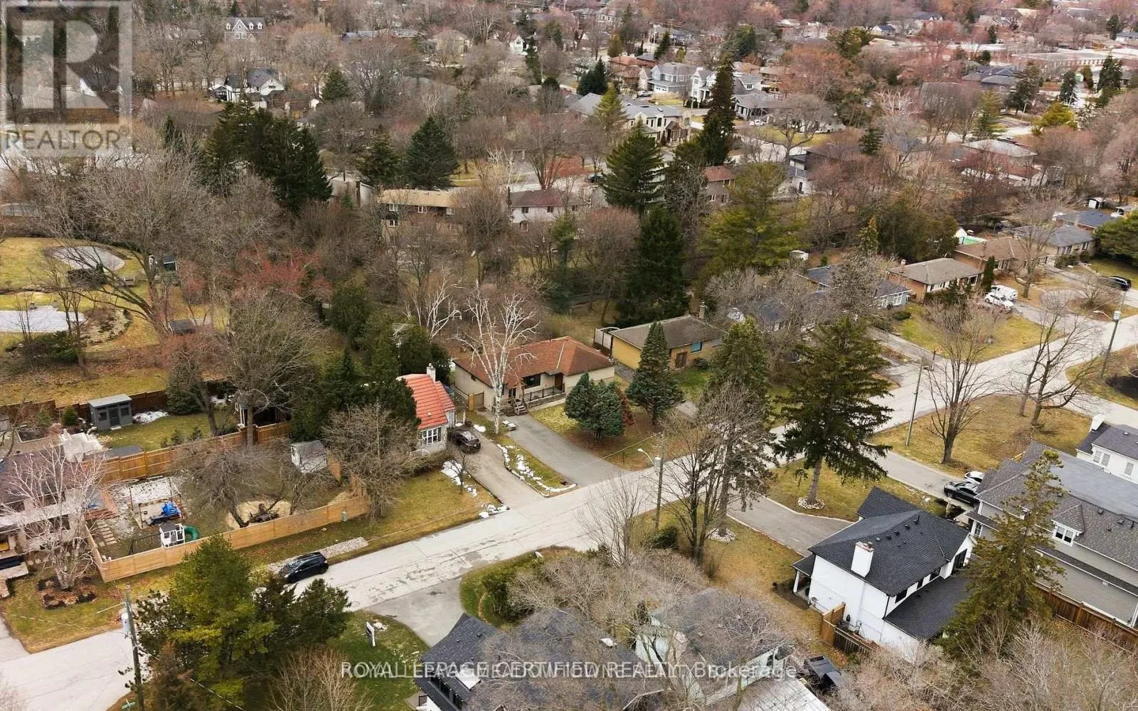 208 GLEN OAK DRIVE