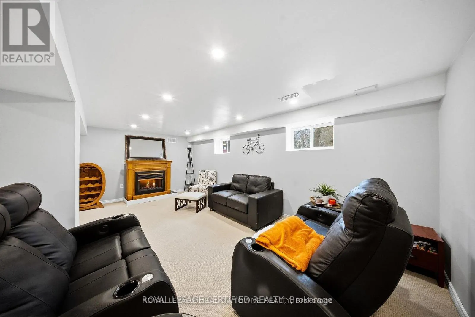 208 GLEN OAK DRIVE
