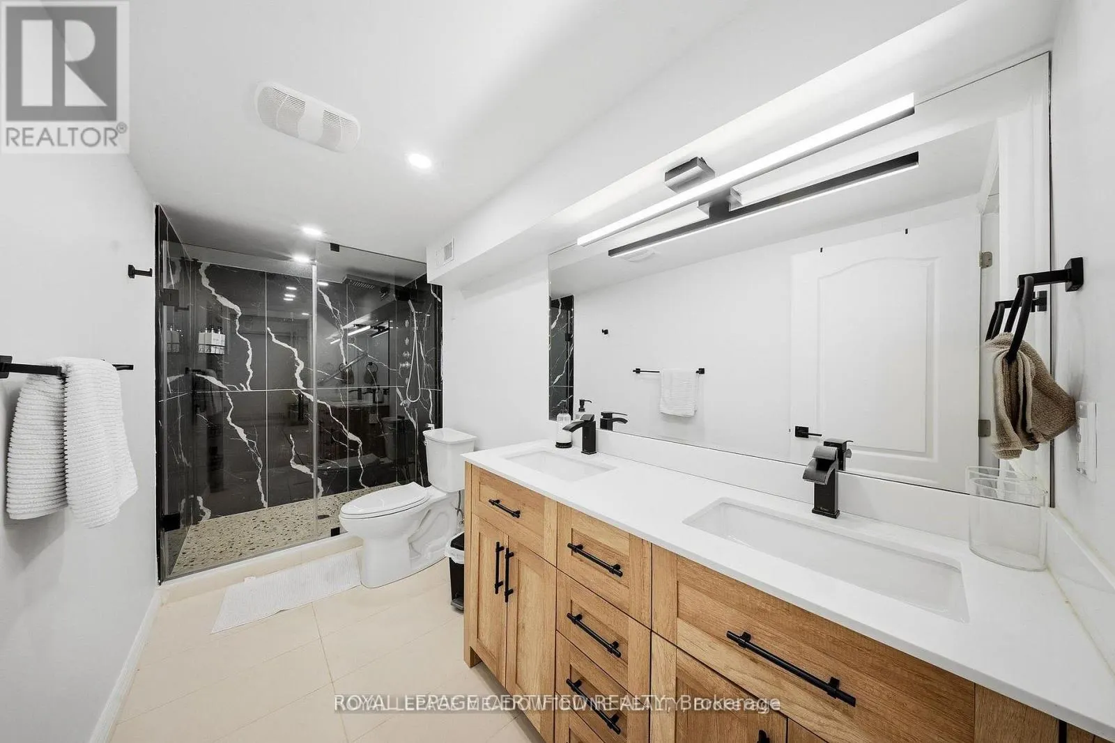 208 GLEN OAK DRIVE