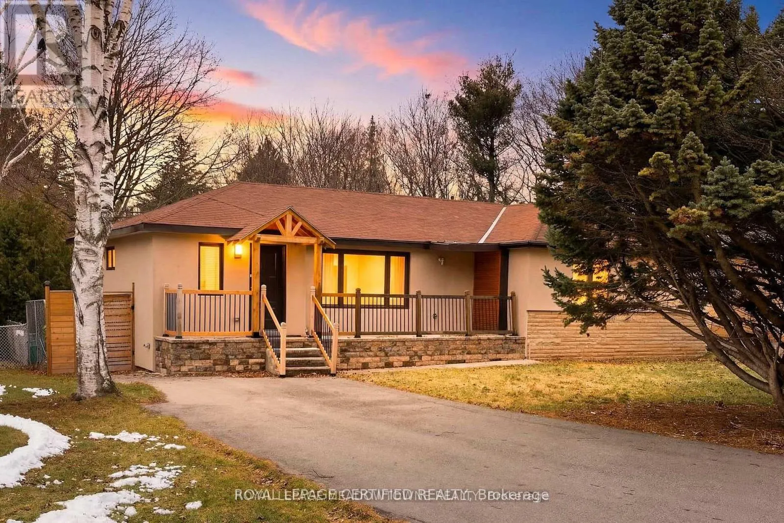 208 GLEN OAK DRIVE