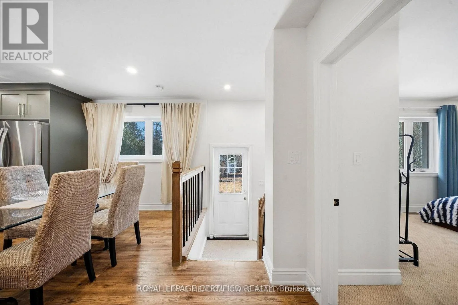 208 GLEN OAK DRIVE