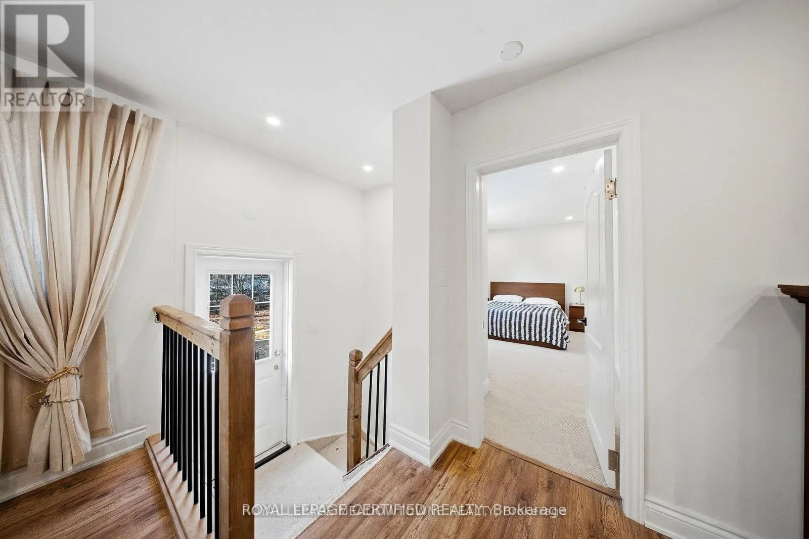 208 GLEN OAK DRIVE