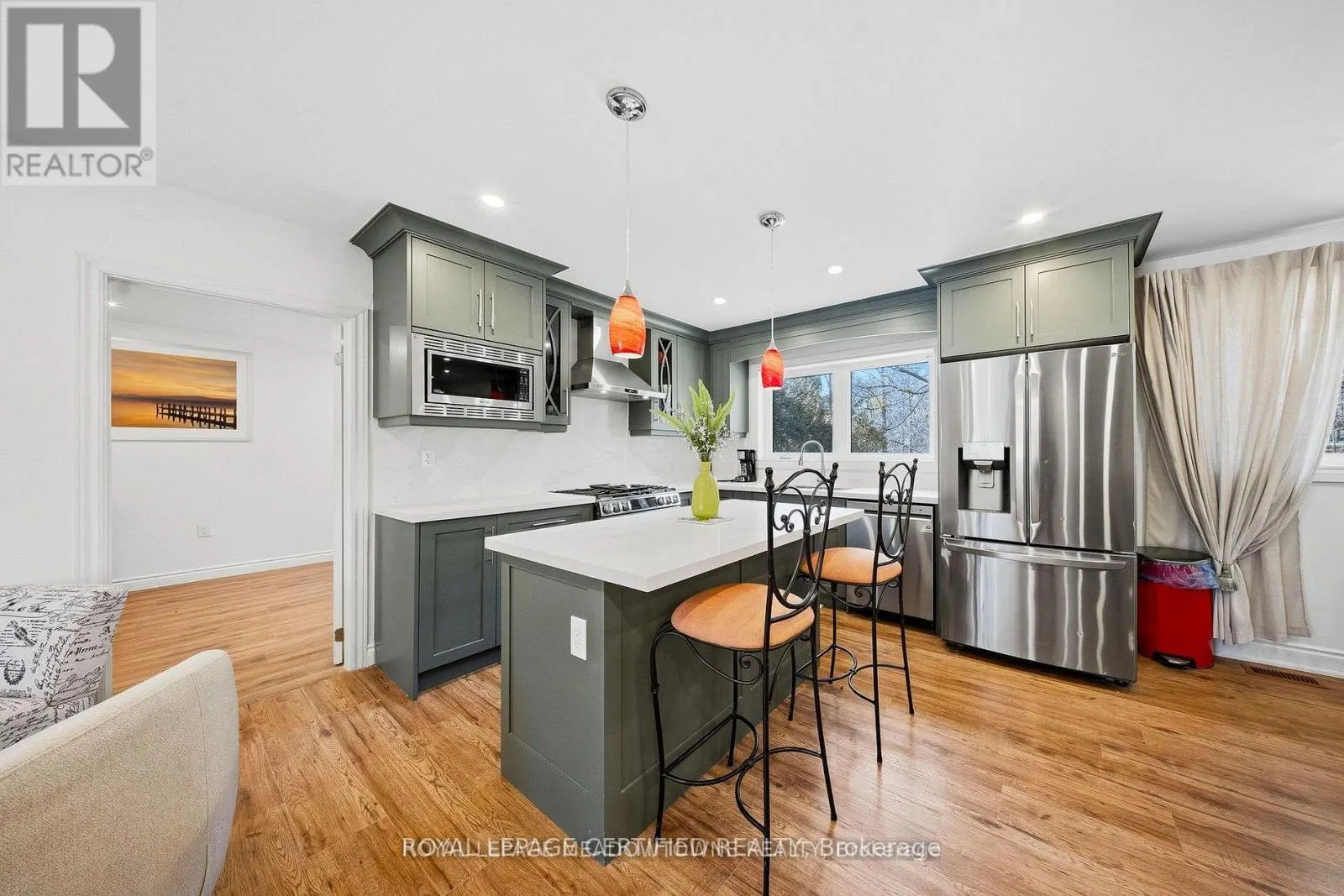 208 GLEN OAK DRIVE
