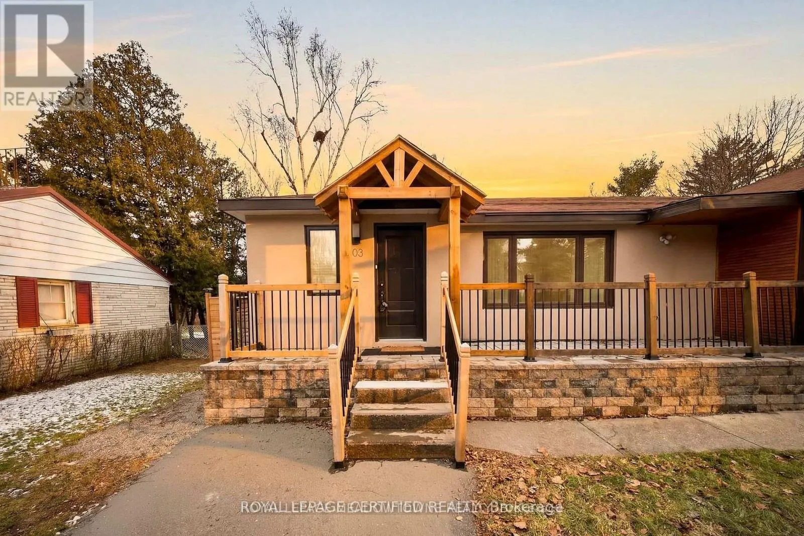 208 GLEN OAK DRIVE