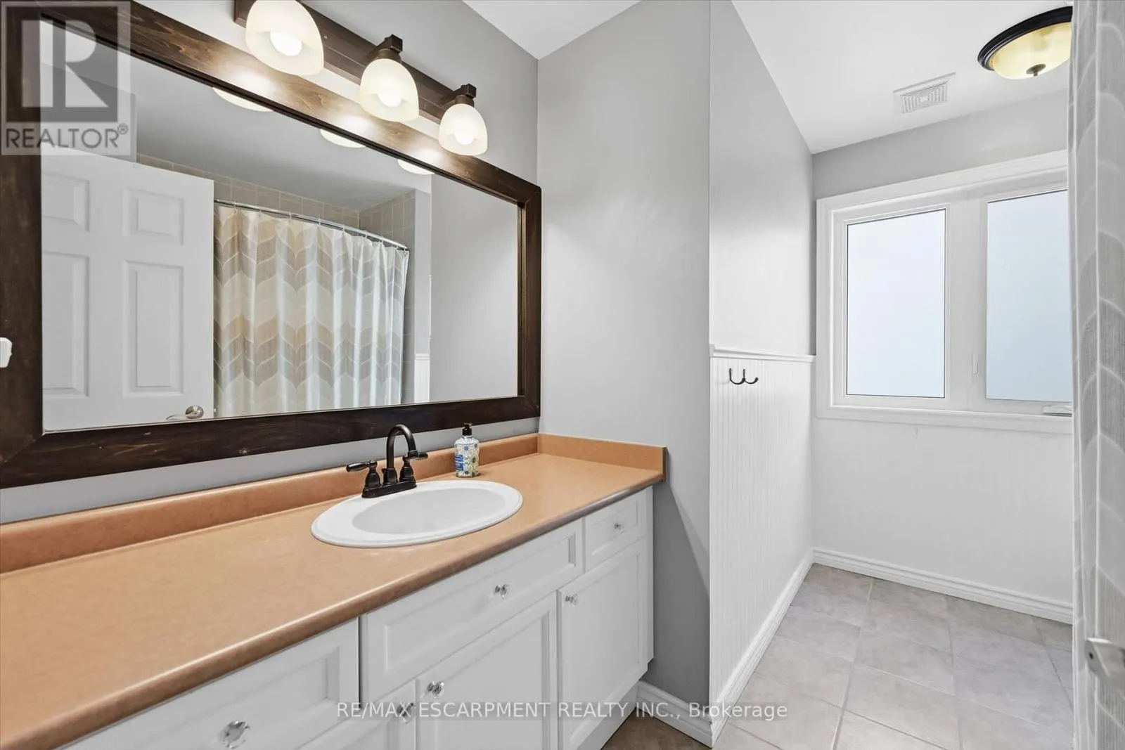 2206 CASSELMAN COURT