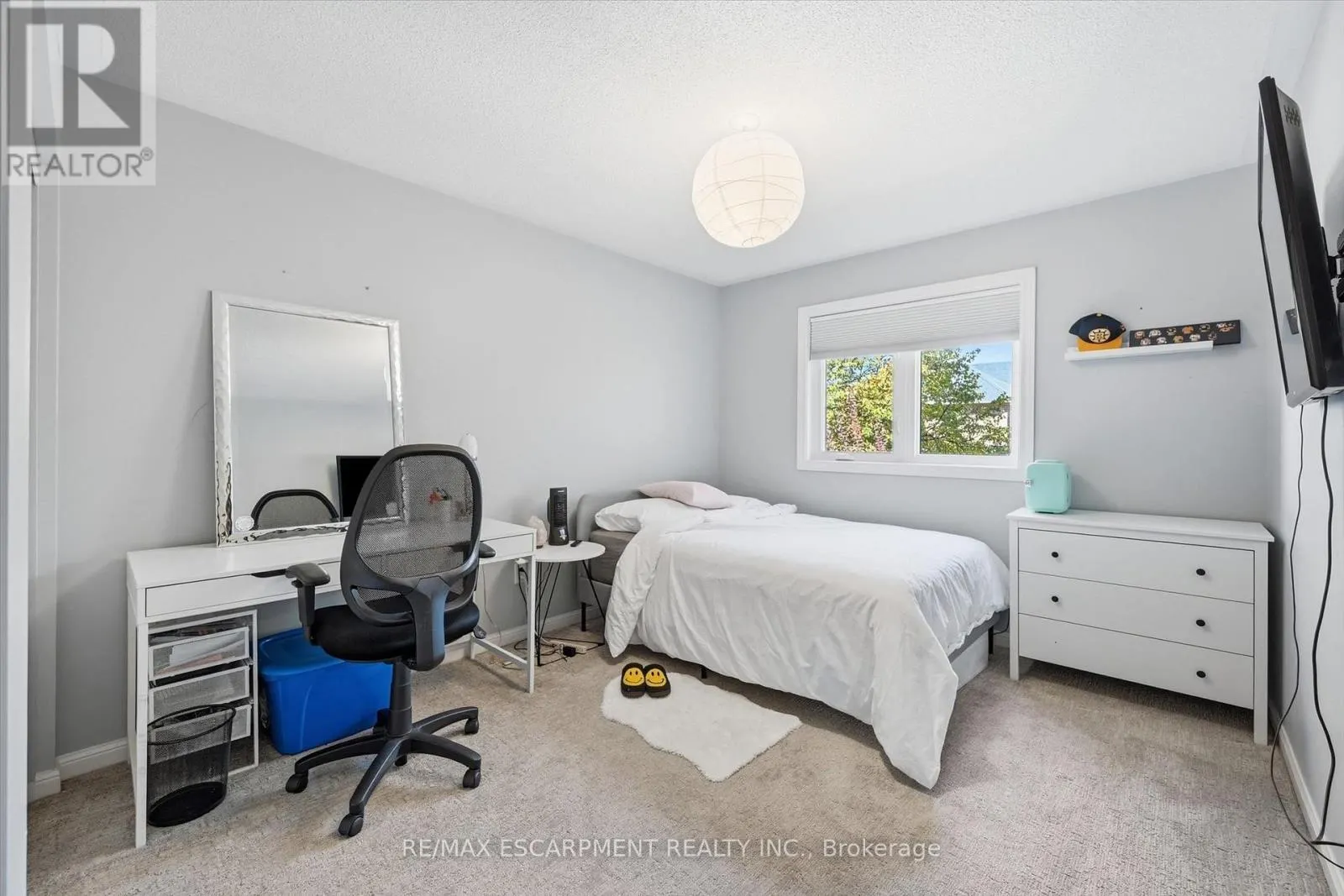 2206 CASSELMAN COURT