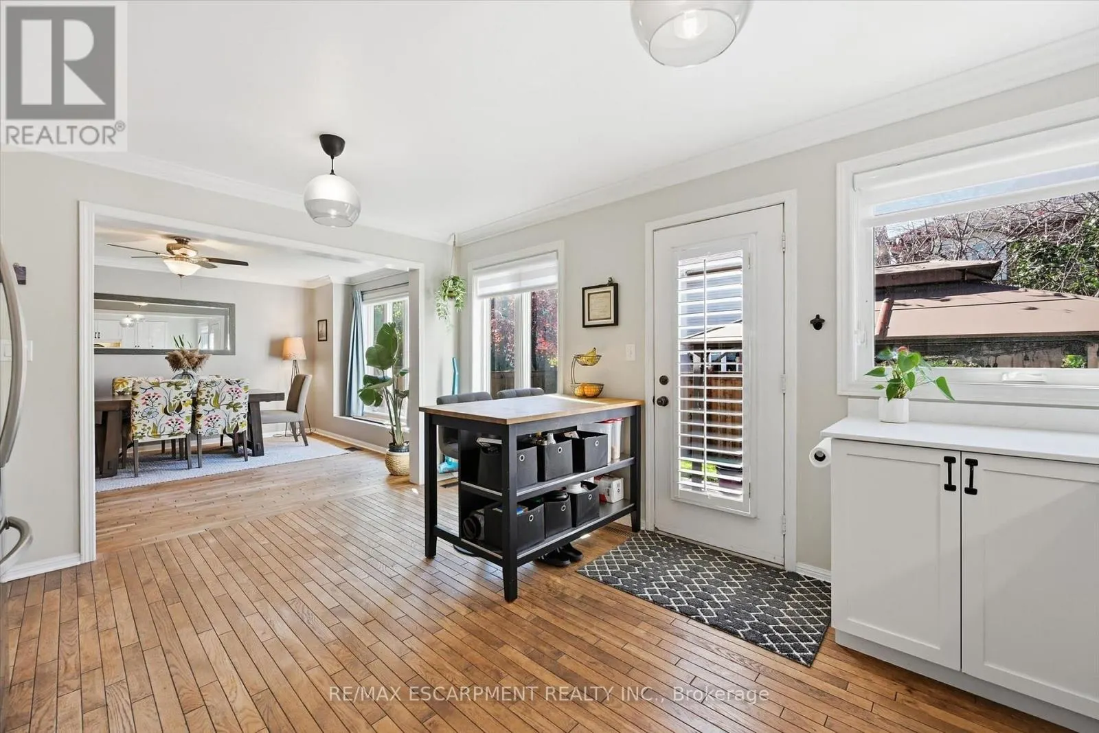 2206 CASSELMAN COURT