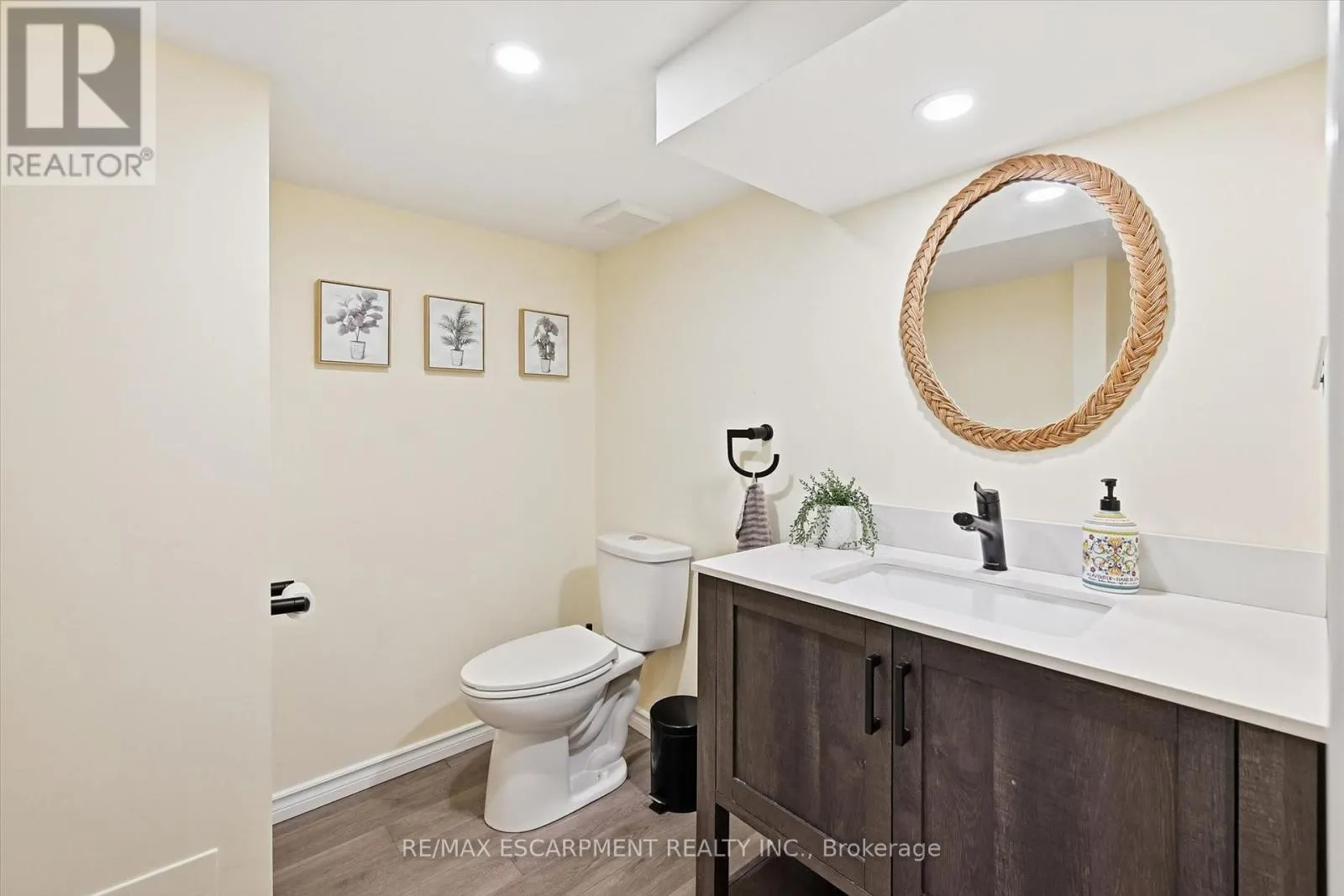 2206 CASSELMAN COURT