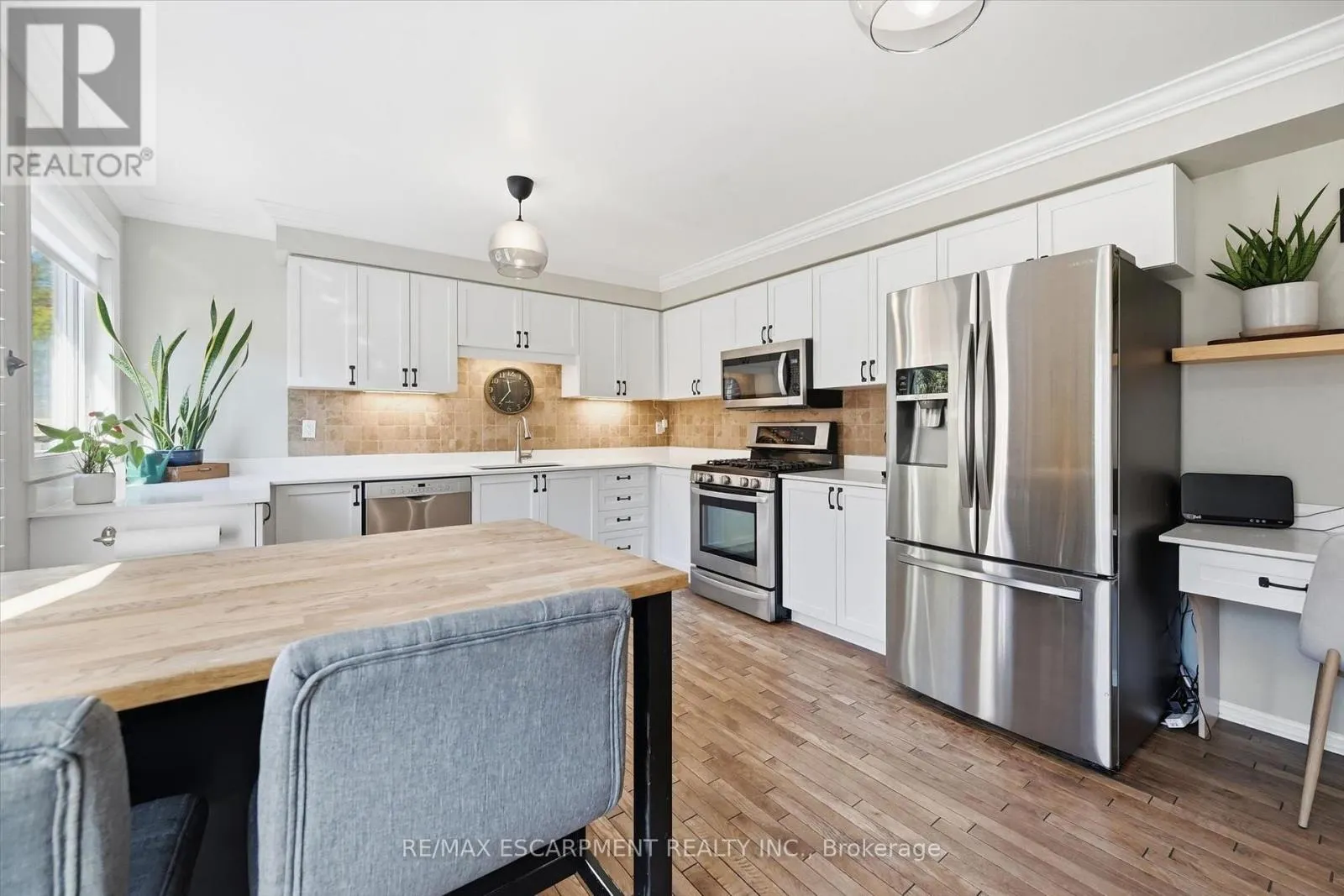 2206 CASSELMAN COURT