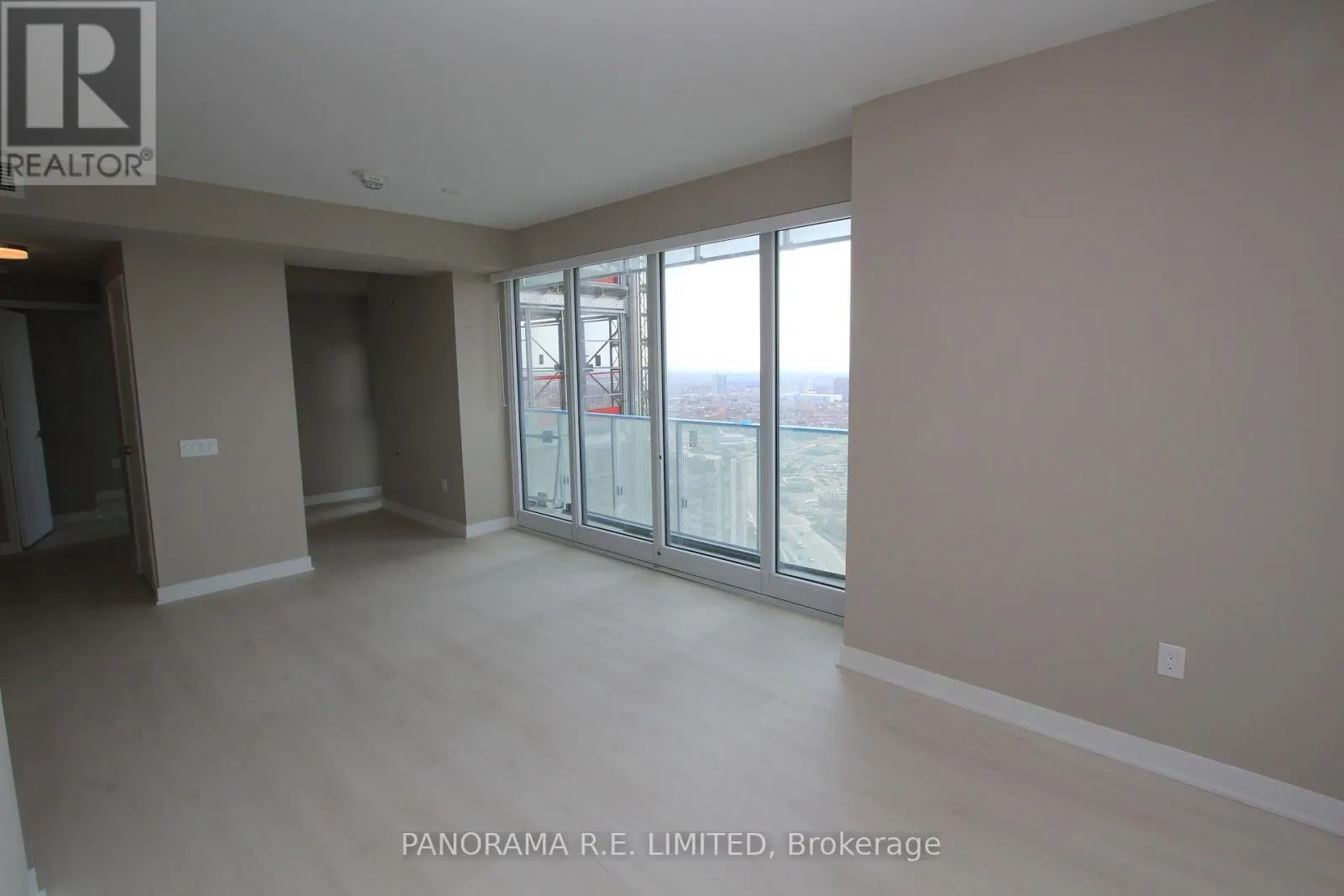 2804 - 3900 CONFEDERATION PARKWAY