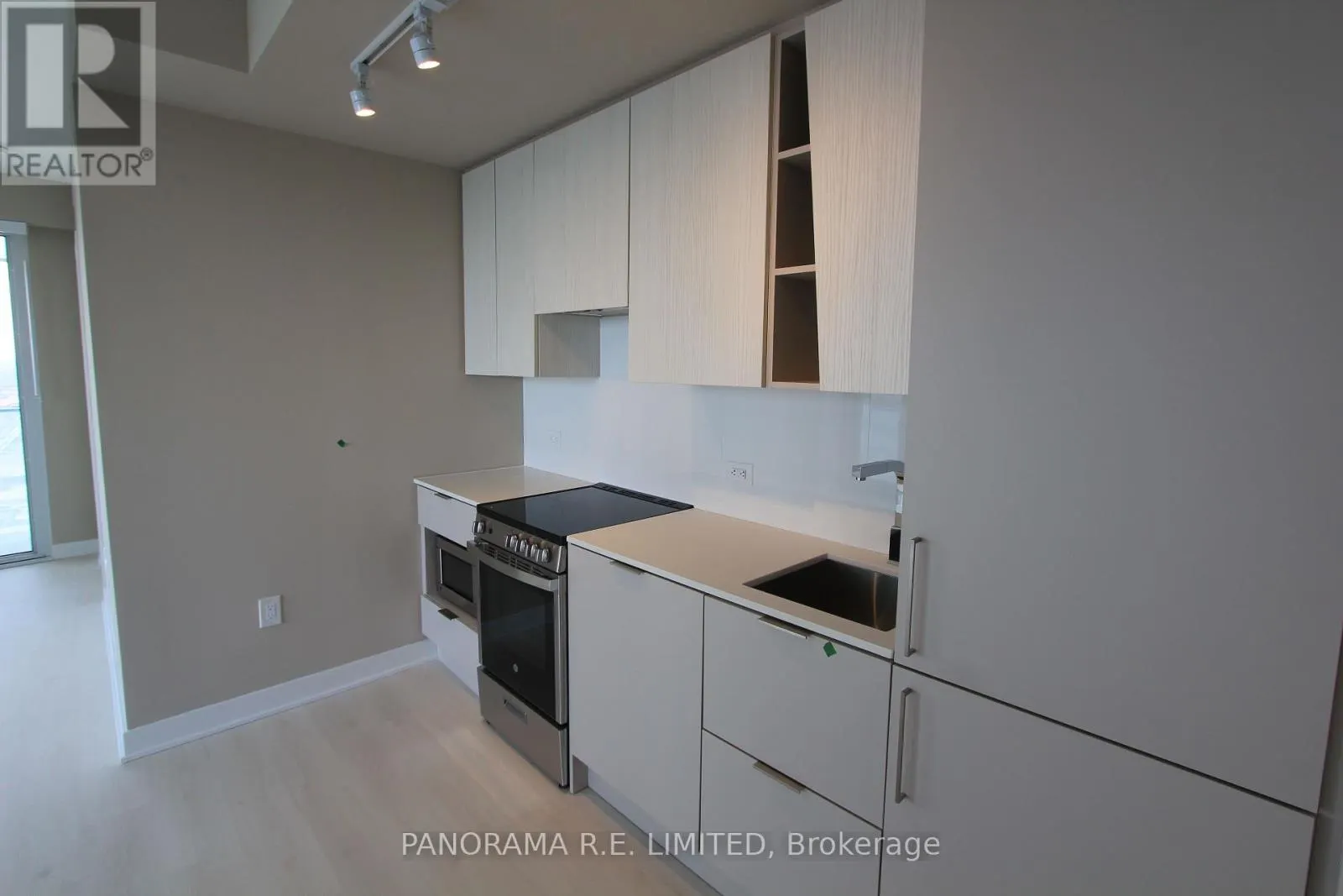 2804 - 3900 CONFEDERATION PARKWAY