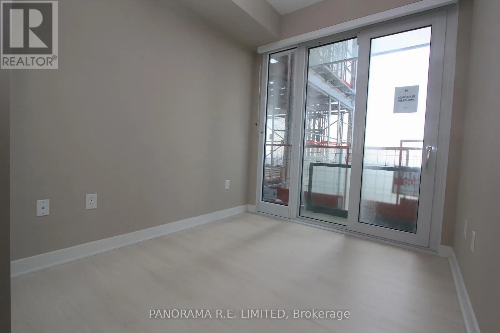 2804 - 3900 CONFEDERATION PARKWAY