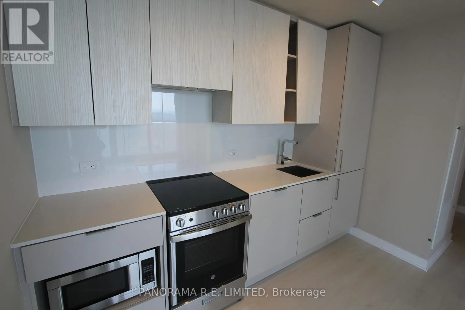 2804 - 3900 CONFEDERATION PARKWAY