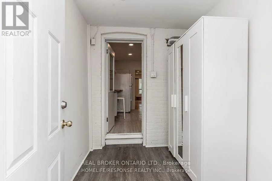 20 GOLDEN AVENUE W